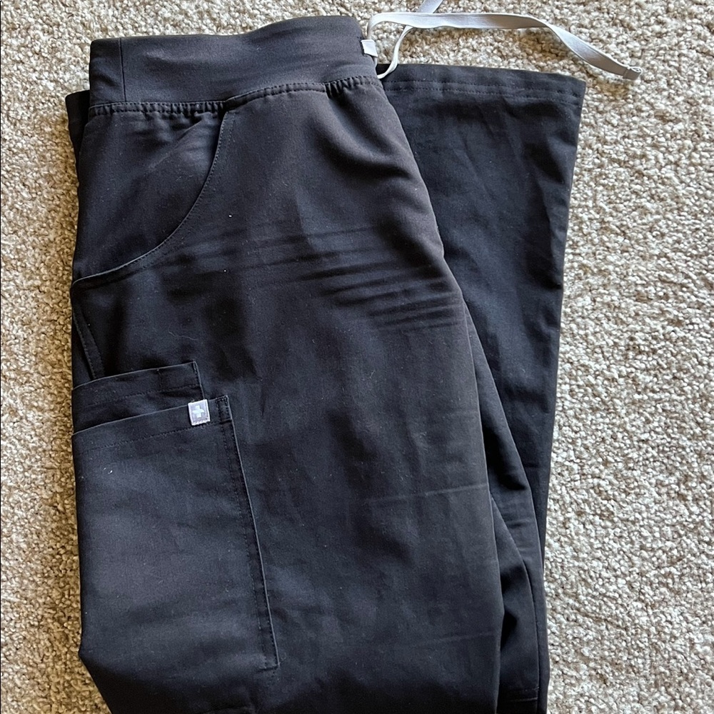 FIGS Women’s Kade Cargo Scrub Pants - Medium Petite